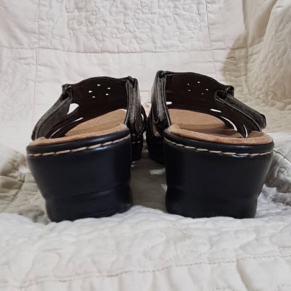 NWOB Clarks Bendables Lexi Holly Metallic Velcro Sandals 8.5 - Picture 5 of 6